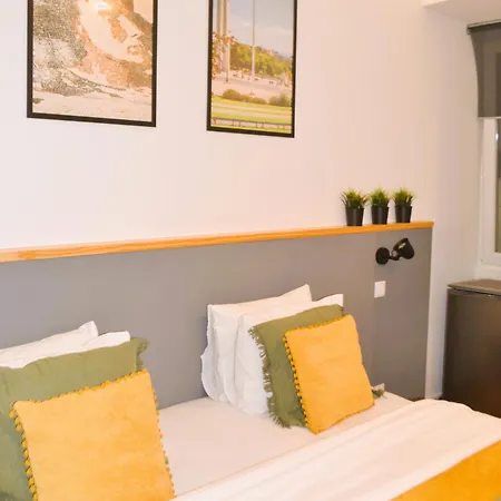 Feeling Parque 56 בית הארחה