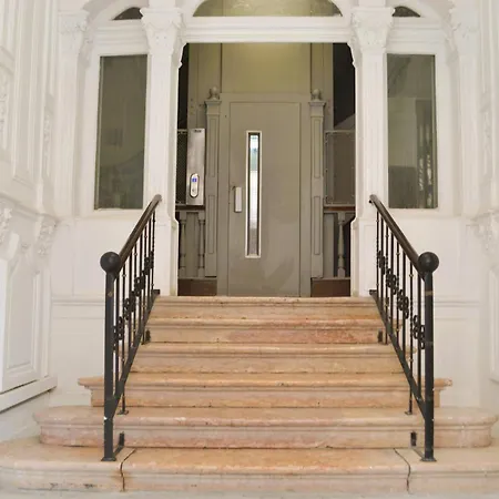 בית הארחה Feeling Parque 56 ליסבון